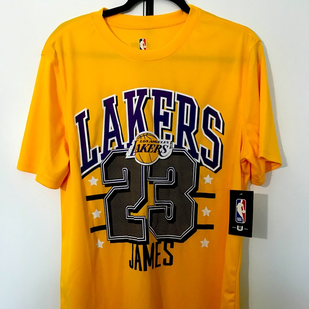 LA LAKERS LABRON JAMES T-SHIRT SIZE MEDIUM
